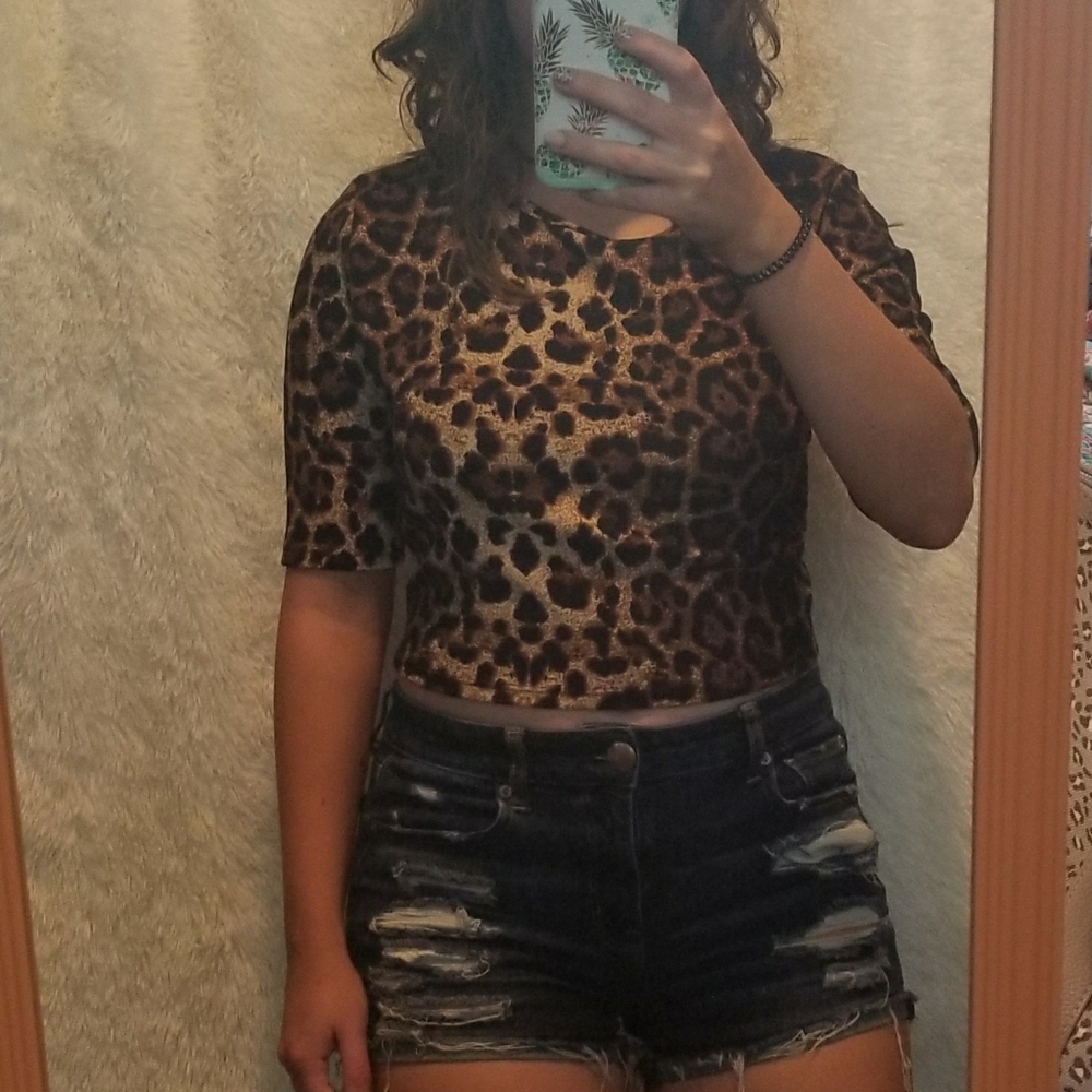 Adara Leopard Crop Top - Picture 2 of 7